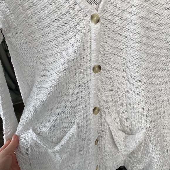 Hollister white stitch cardigan size small. Great condition. - Picture 3 of 9